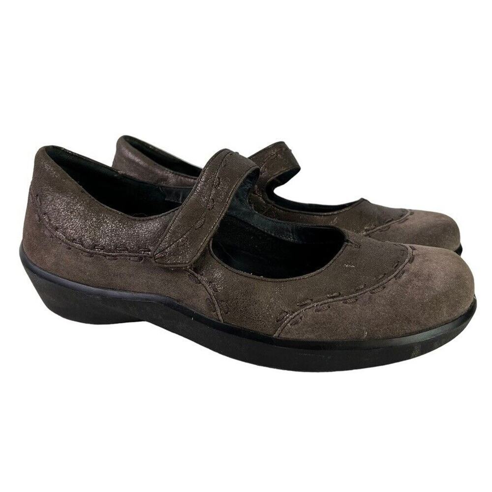 Women’s Brown Suede Mary Jane Flats